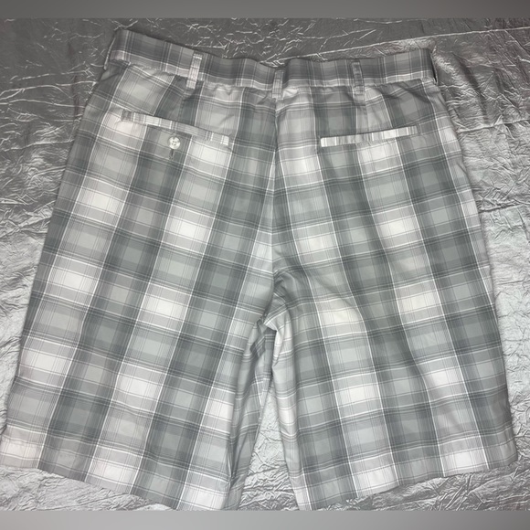 Ben Hogan Performance 100% polyester white & gray flat front plaid shorts - Picture 8 of 12